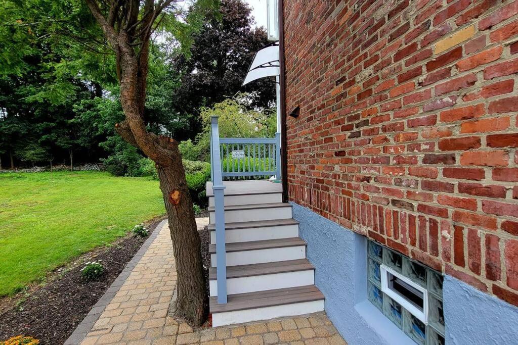 Unique & Peaceful Boston Home Exterior foto