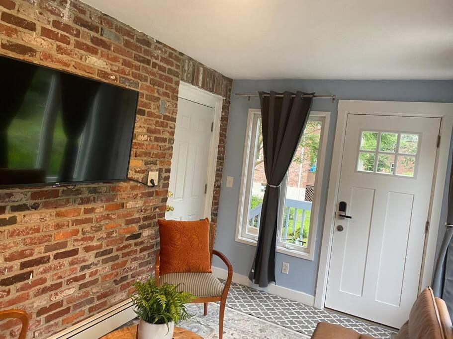 Unique & Peaceful Boston Home Exterior foto