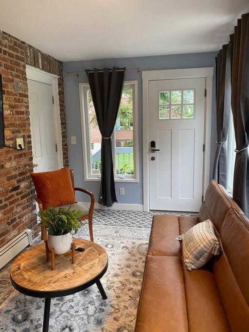 Unique & Peaceful Boston Home Exterior foto